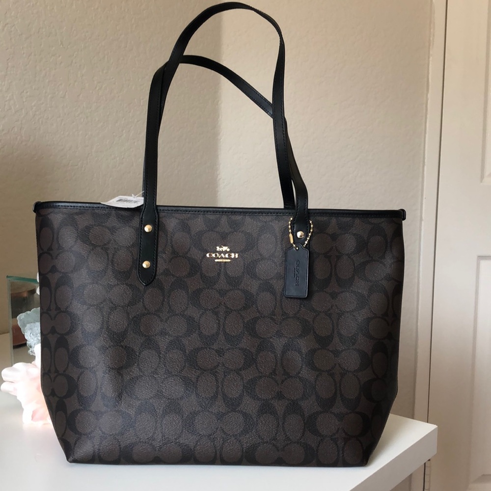 🎉SALE🎉 Coach city top zip tote
